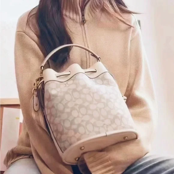 Coach Field Bucket Bag Ivory/Stone - Picture 3 of 14